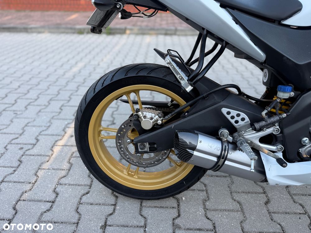 Yamaha YZF - 11