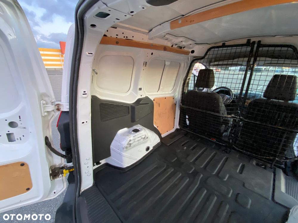 Ford Transit Courier - 21