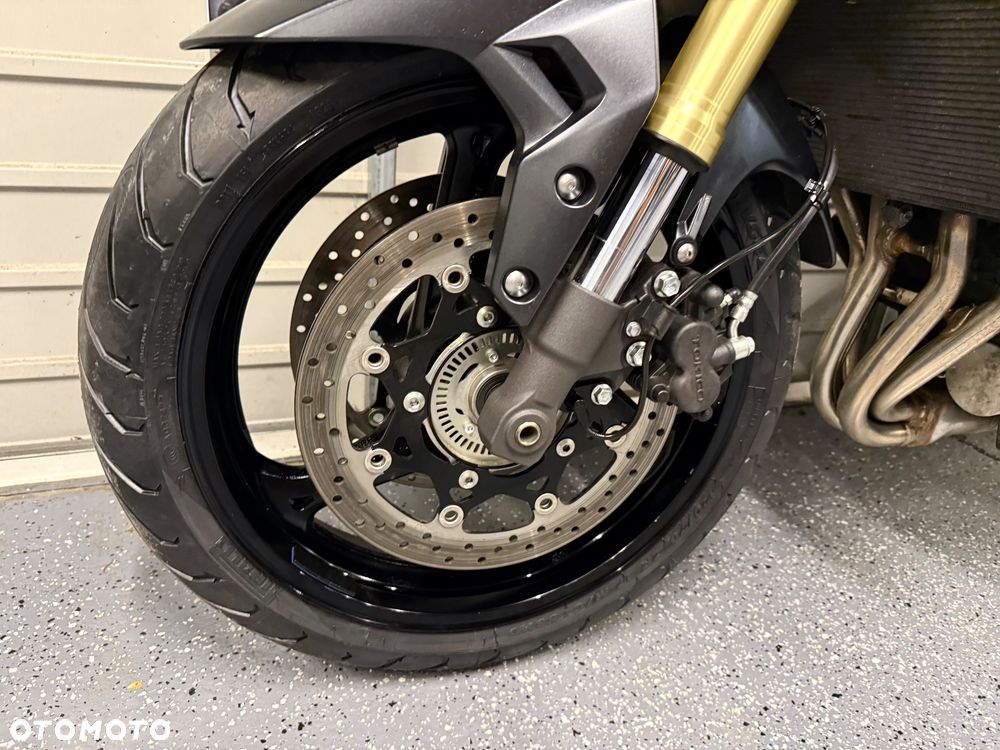 Suzuki GSR - 18