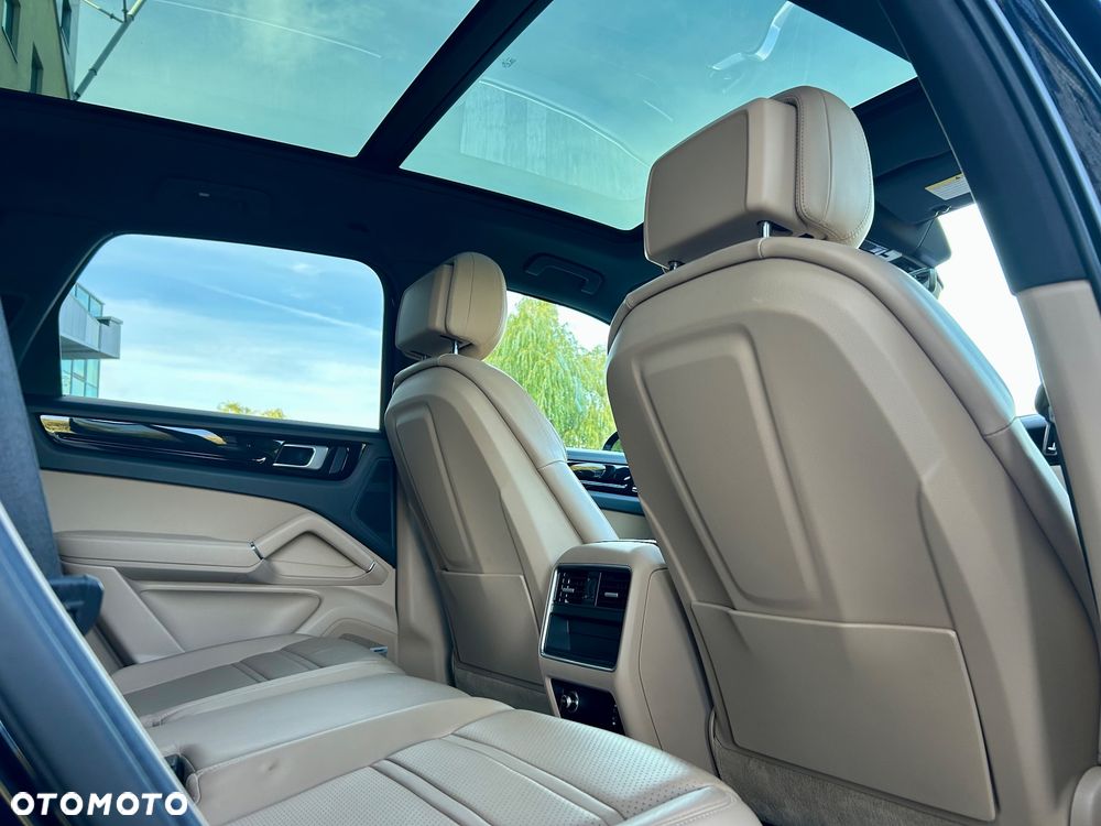 Porsche Cayenne - 23