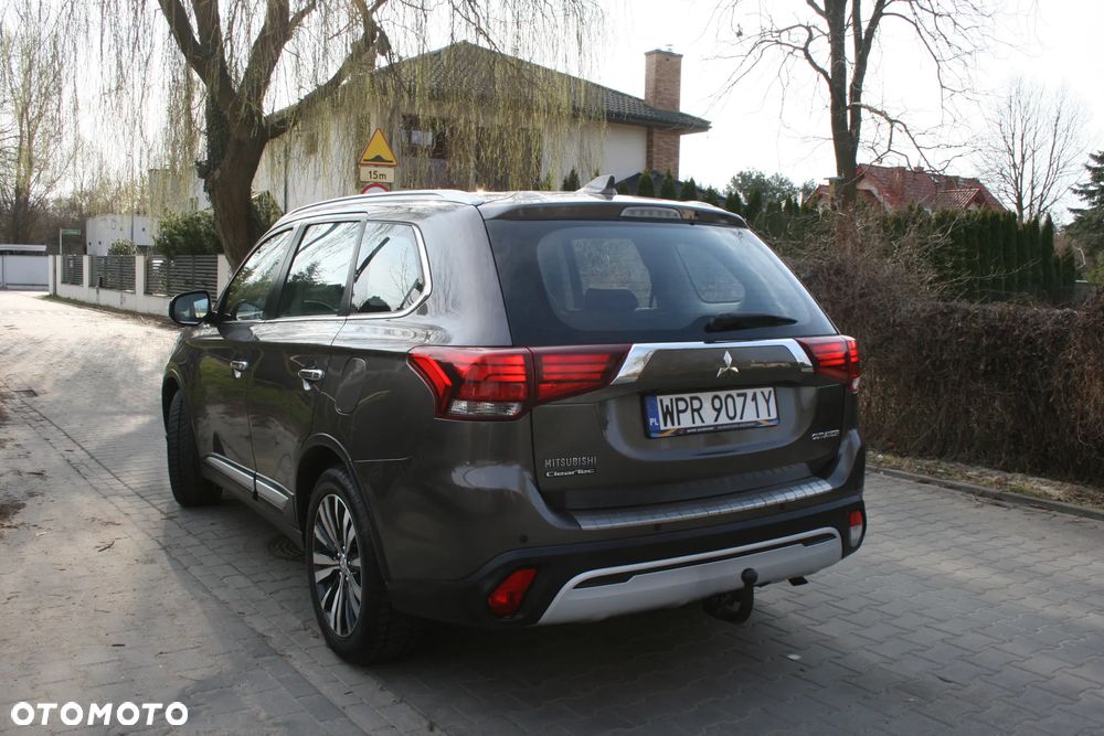 Mitsubishi Outlander - 4