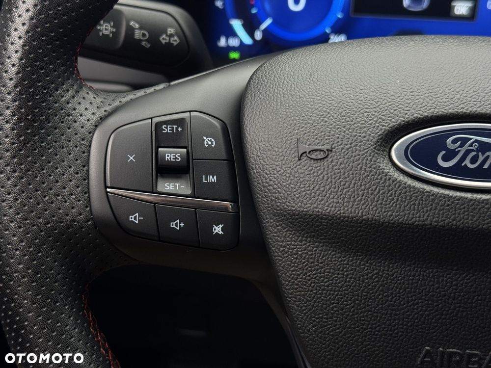 Ford Kuga - 24