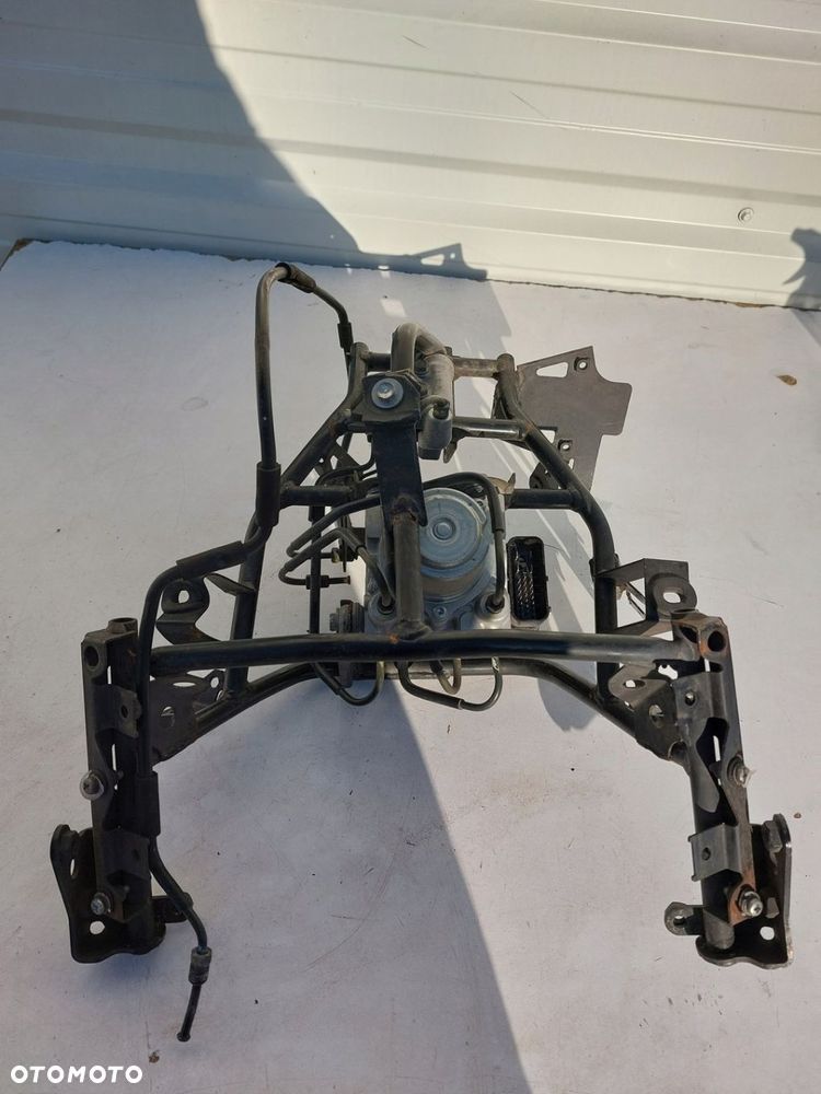 STELAŻ PRZÓD, POMPA ABS HONDA S-WING 125 EU - 4