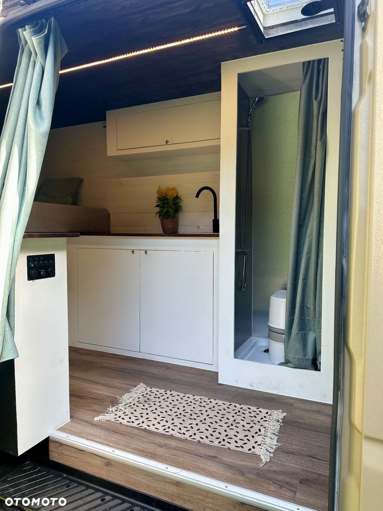 Mercedes-Benz Sprinter - 2