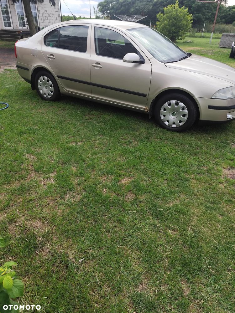 Skoda Octavia 1.6 Ambiente - 9