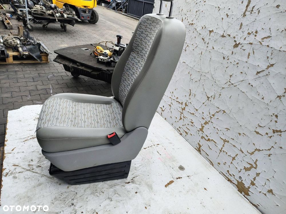 FOTEL PASAŻERA PRAWY PRZÓD Z PODSTAWĄ VOLKSWAGEN T5 - 16