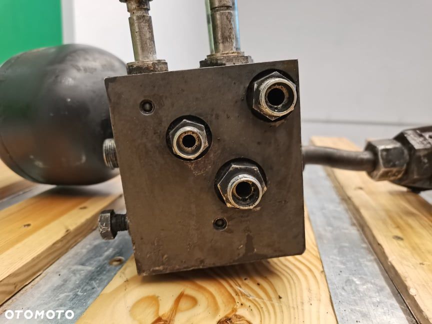 Blok hydrauliczny osi Massey Ferguson 8690 Husco 7702660005 - 5
