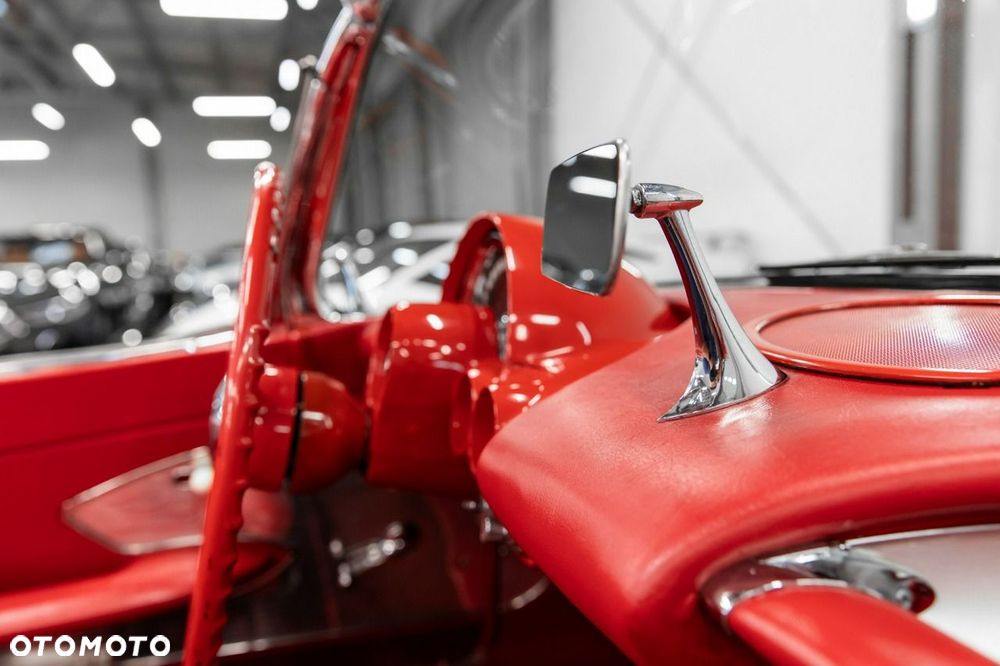 Chevrolet Corvette - 21