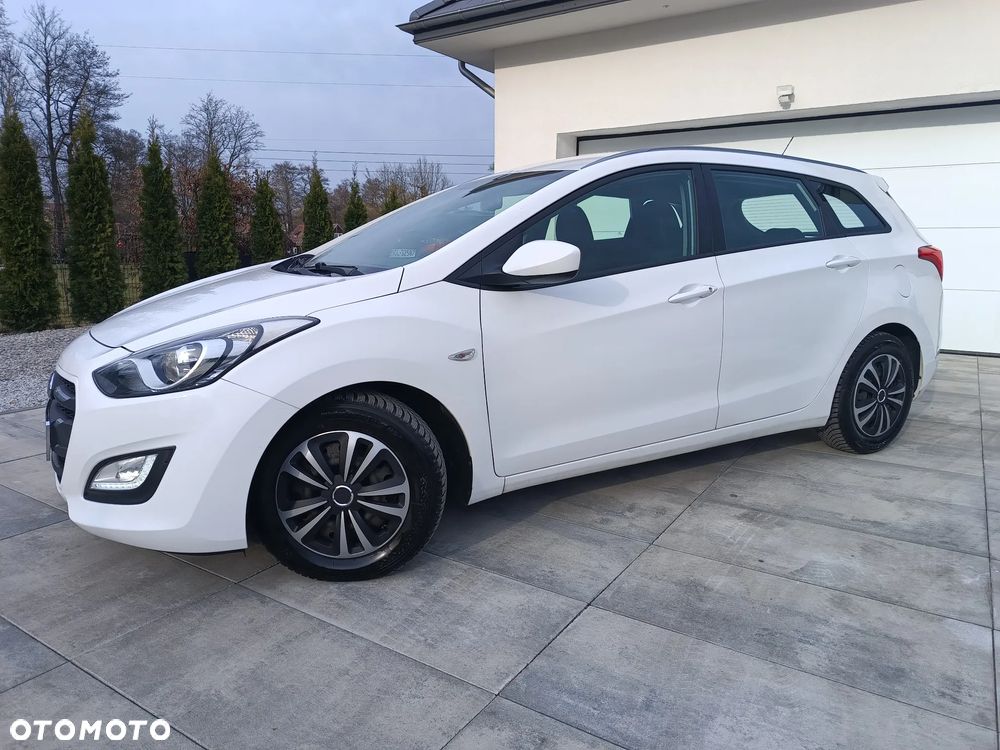 Hyundai i30 blue 1.6 CRDi Style - 16