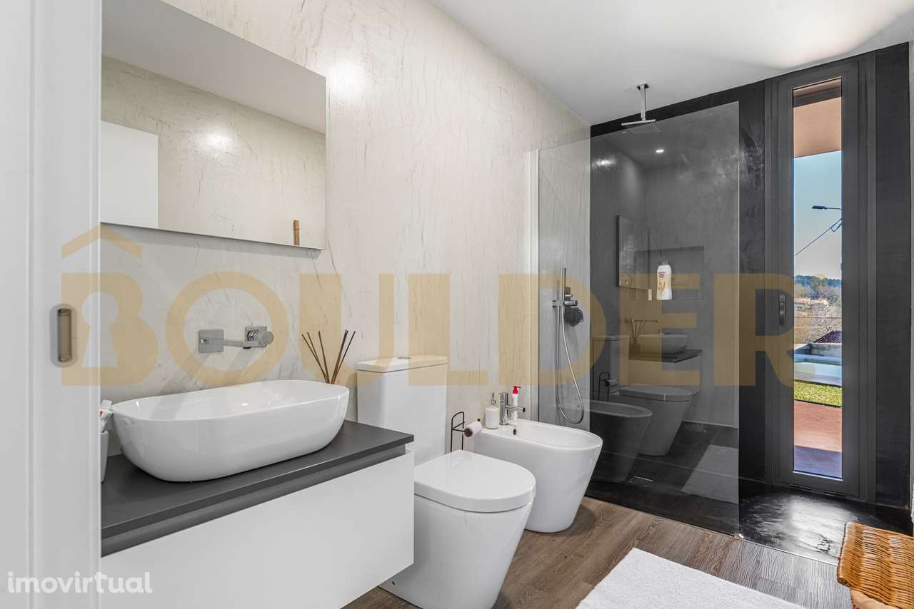 Moradia Térrea T4 de Arquitetura Moderna com Piscina - Grande imagem: 3/19