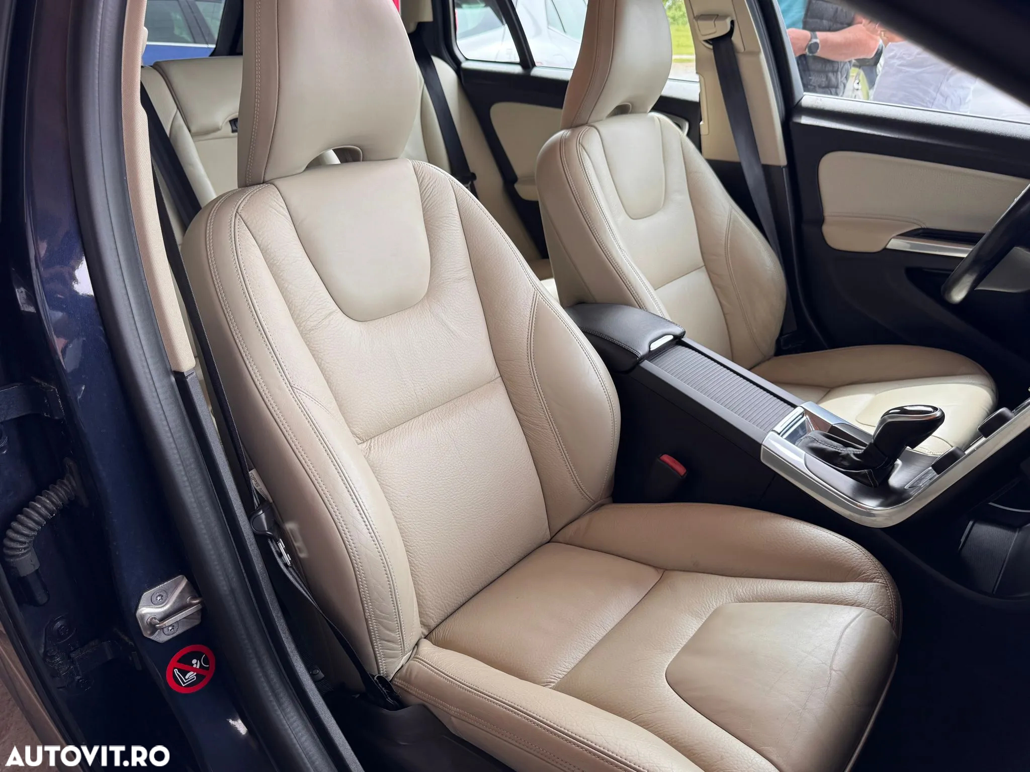 Volvo V60 D6 Plug-In-Hybrid AWD Geartronic Summum - 19
