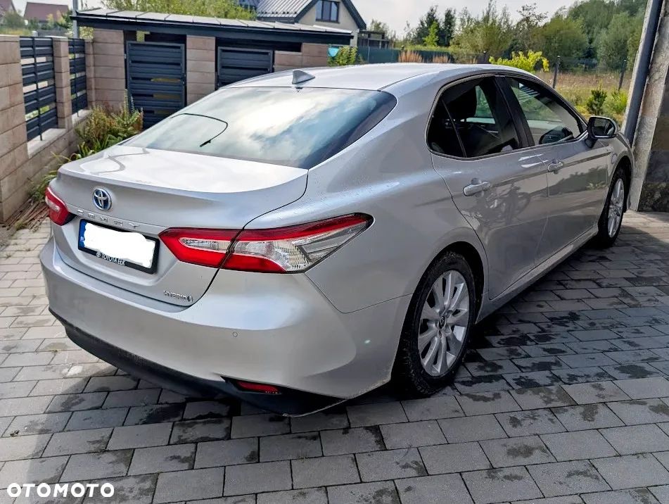 Toyota Camry - 4