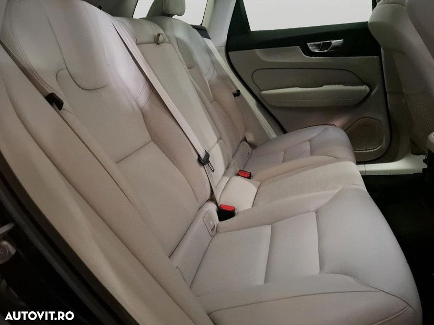 Volvo XC 60 T6 AWD Plug-in Hybrid Ultra Black Edition - 8