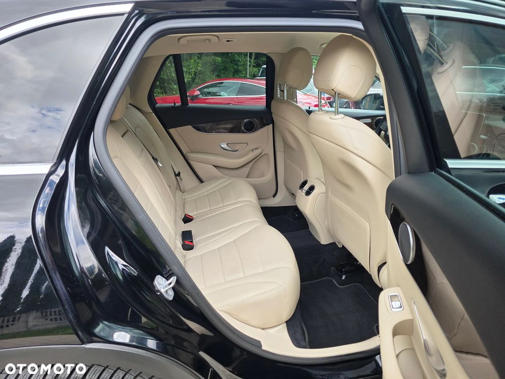 Mercedes-Benz GLC 300 4Matic 9G-TRONIC Exclusive - 16