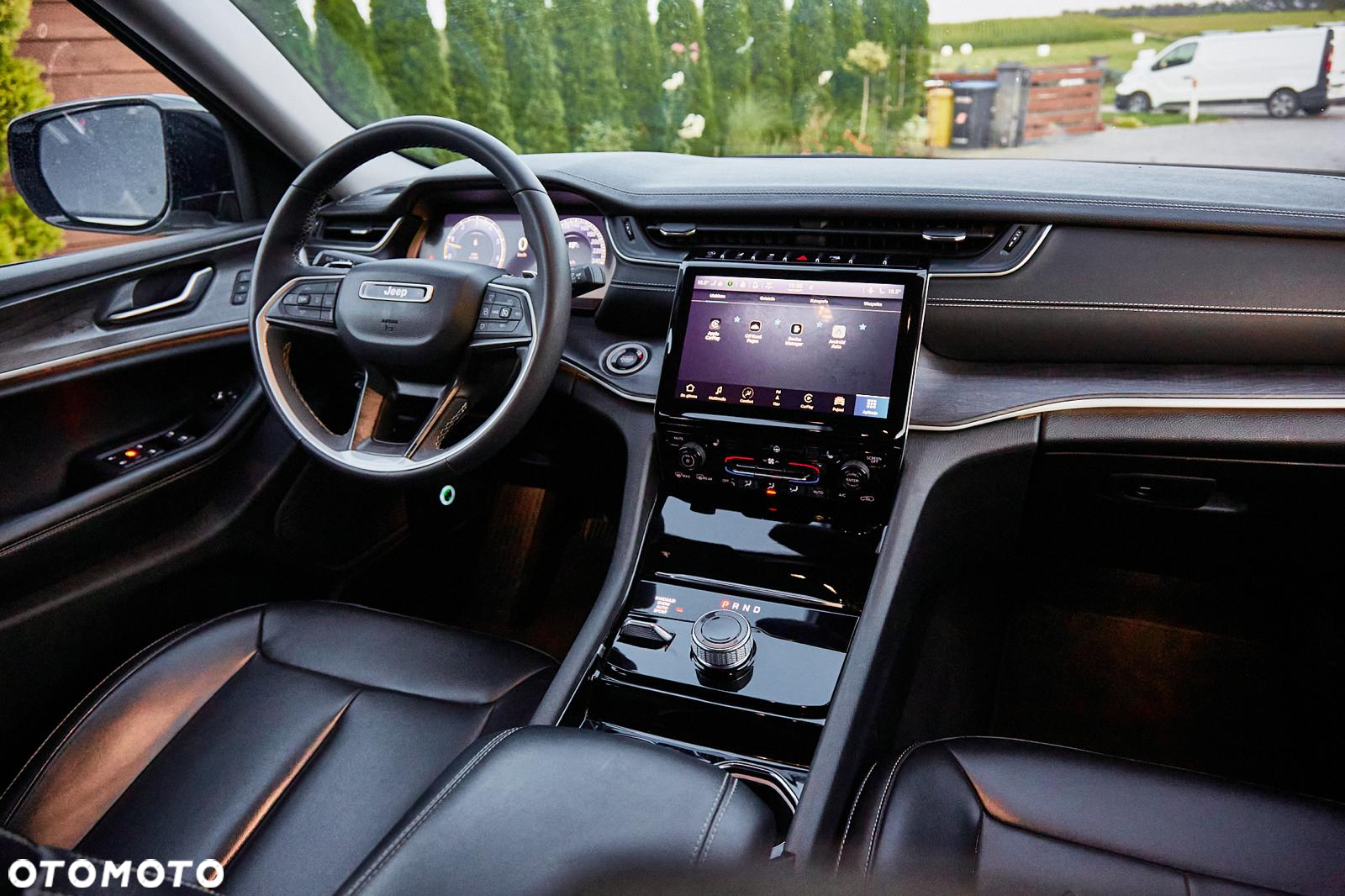 Jeep Grand Cherokee - 13