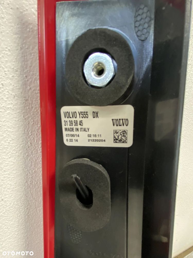 LAMPA TYLNA TYŁ PRAWA VOLVO V40 31395845 2012- - 11