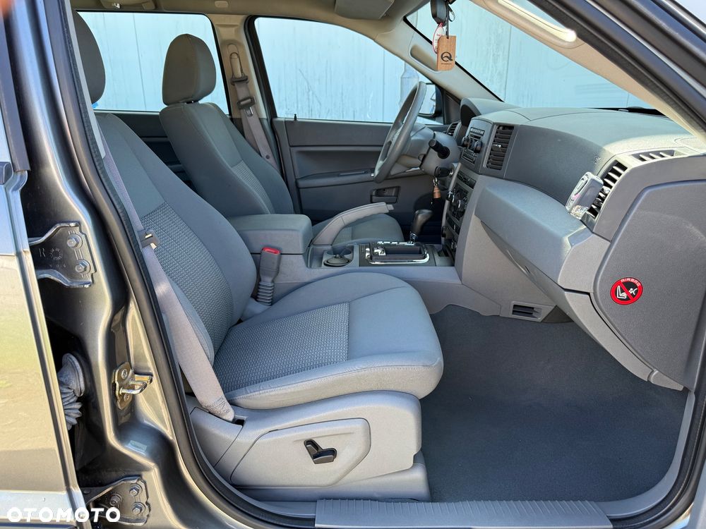 Jeep Grand Cherokee 3.0 CRD Laredo - 24
