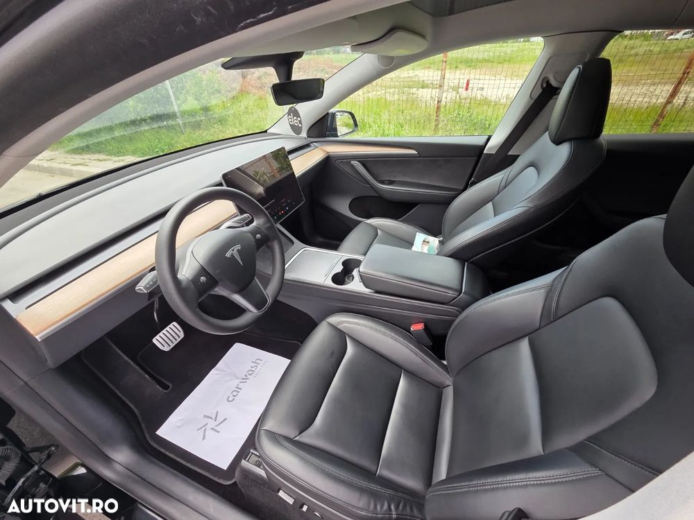 Tesla Model Y AWD Performance - 11