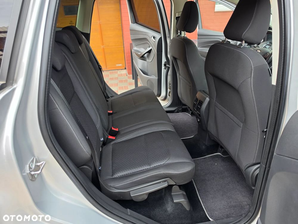 Ford Kuga 2.0 TDCi 2x4 Titanium - 15