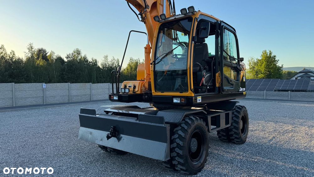 Hyundai Robex 140 - 16