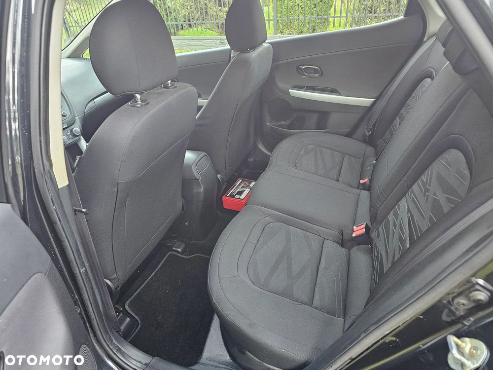 Kia Ceed 1.4 CVVT UEFA EURO 2016 - 12