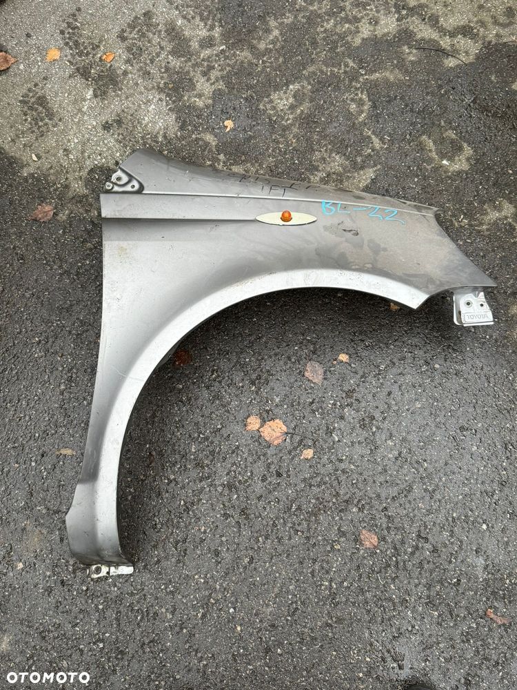 TOYOTA YARIS BŁOTNIK PRAWY - 1