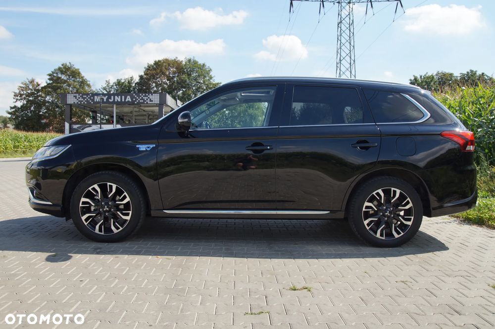 Mitsubishi Outlander Instyle NAVI + - 2