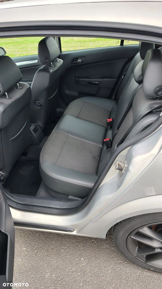 Opel Astra 1.9 CDTI DPF Cosmo - 9