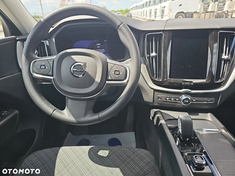 Volvo XC 60 B4 D Essential - 11