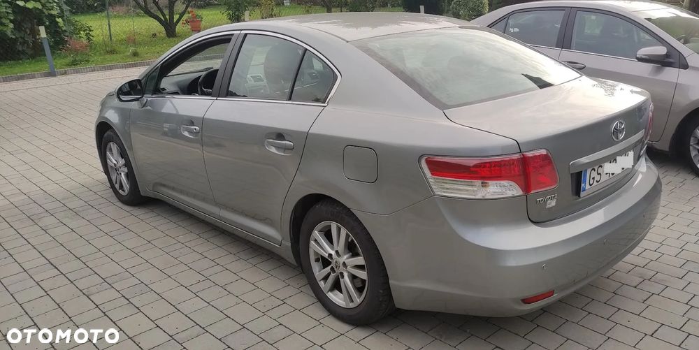 Toyota Avensis 1.8 Sol - 10