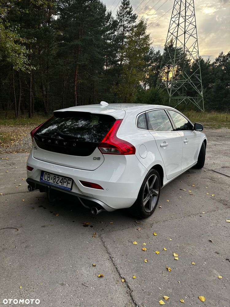 Volvo V40 D2 R-Design - 6