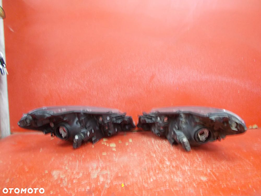 TOYOTA YARIS III LIFT 17 -> LAMPA PRAWA  LEWA PRZÓD PRZEDNIA - 2