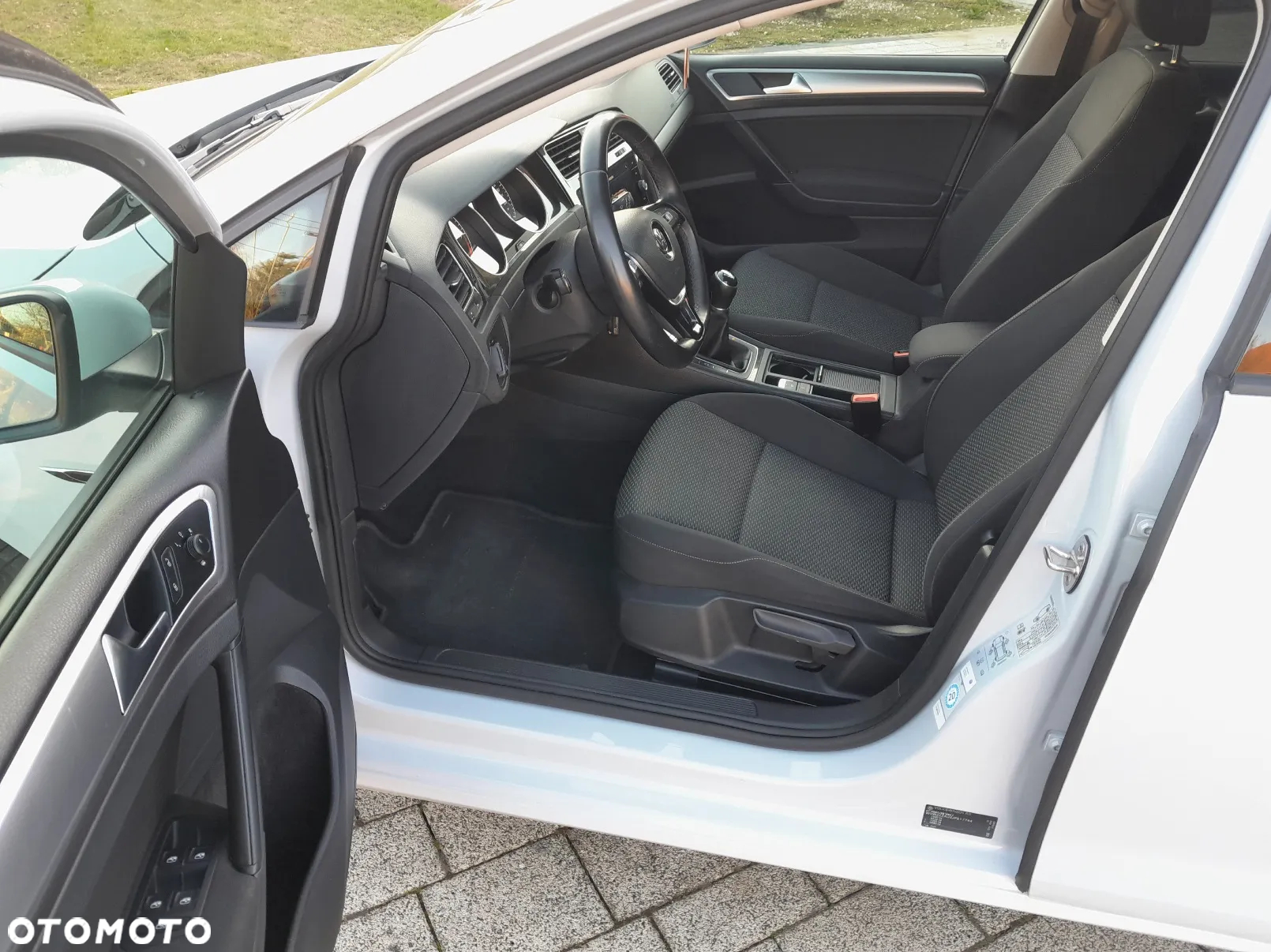 Volkswagen Golf VII 1.6 TDI BMT Comfortline - 11