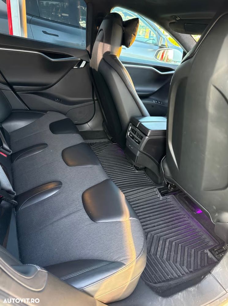 Tesla Model S - 6