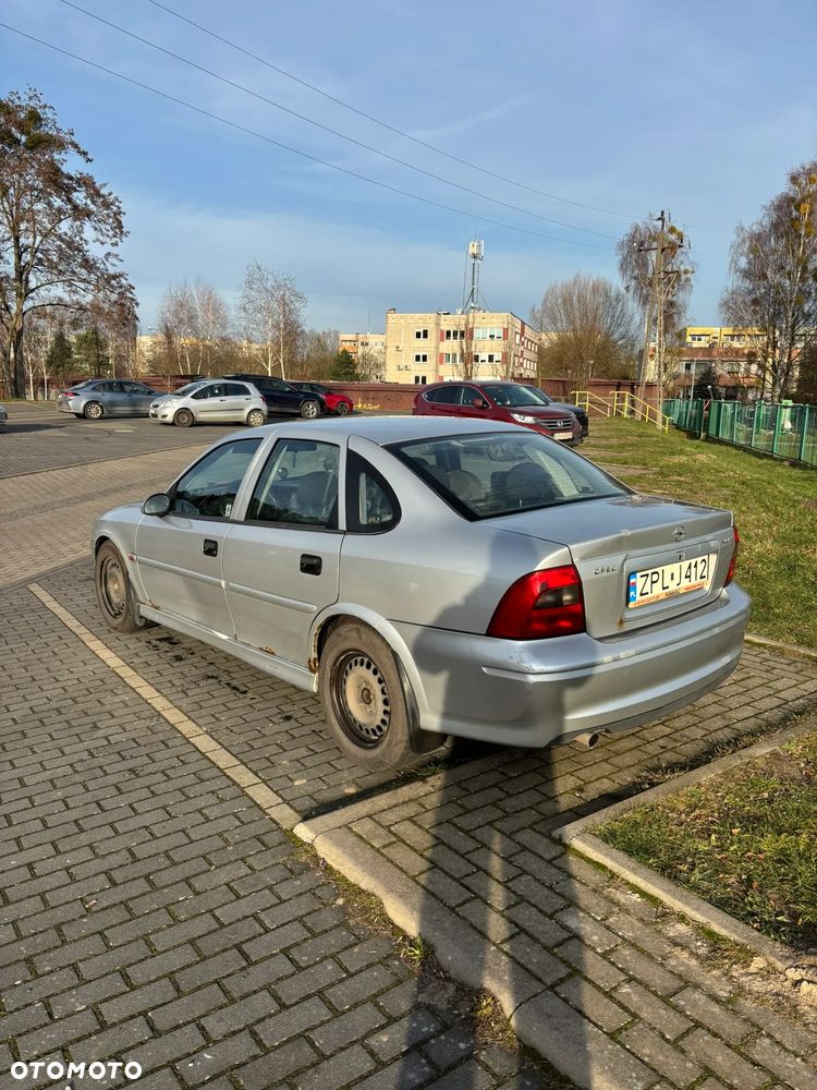 Opel Vectra 1.6 Comfort - 2