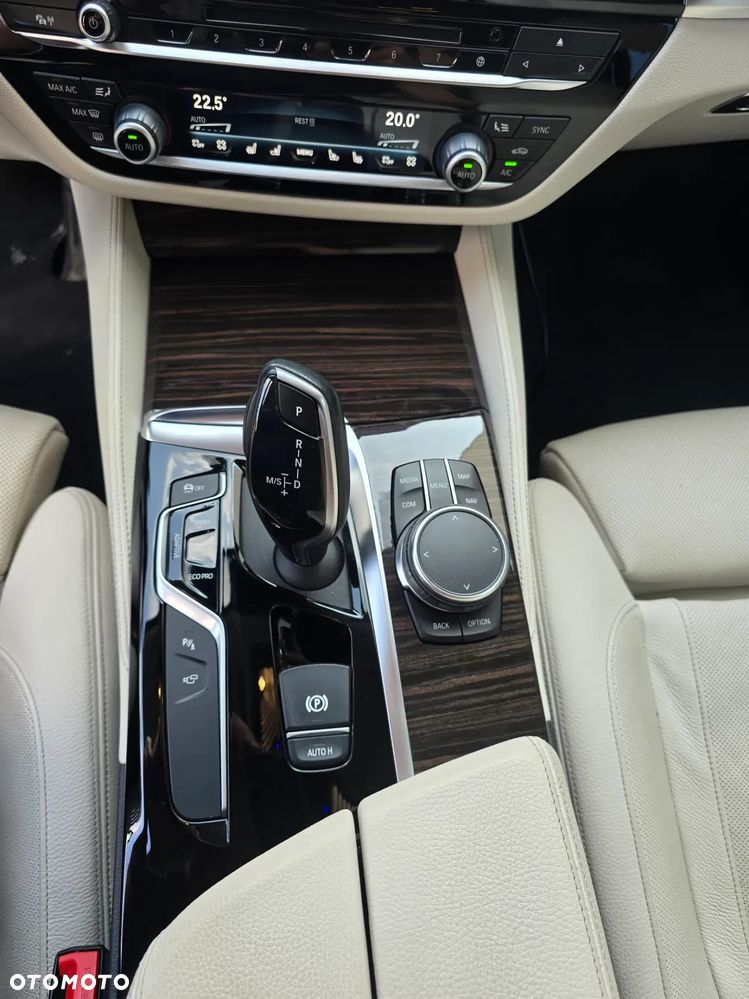 BMW Seria 5 540i GPF xDrive Luxury Line - 13