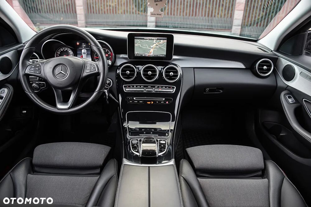 Mercedes-Benz Klasa C 180 9G-TRONIC AMG Line - 30