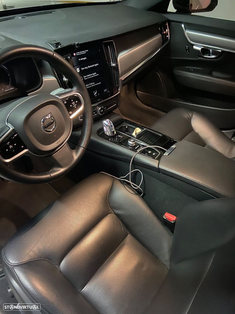 Volvo V90 2.0 T8 Momentum AWD Geartronic - 9
