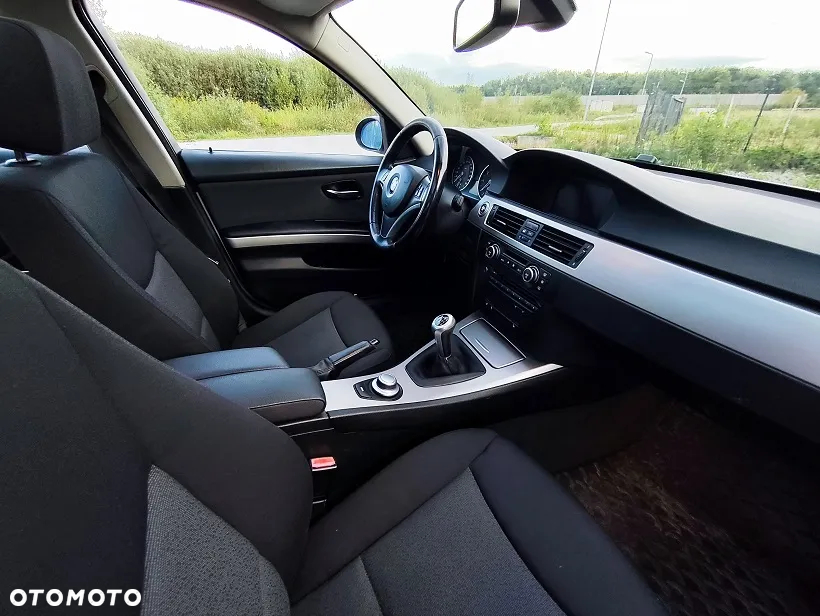 BMW Seria 3 320i - 9
