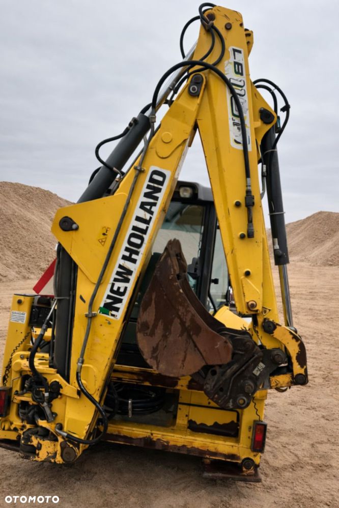 New Holland LB 110B - 4