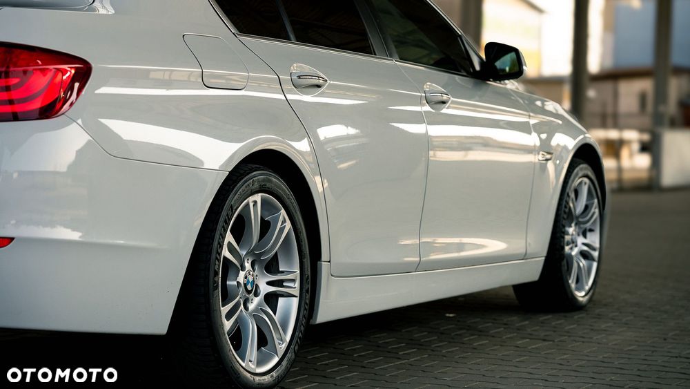 BMW Seria 5 528i - 17