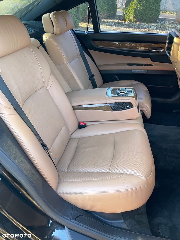 BMW Seria 7 750i L xDrive - 18