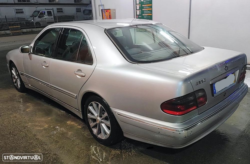 Mercedes-Benz E 220 - 4