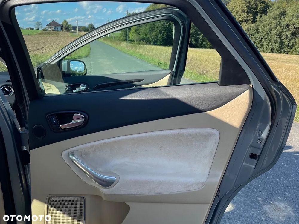 Ford Mondeo 1.8 TDCi Ghia - 11