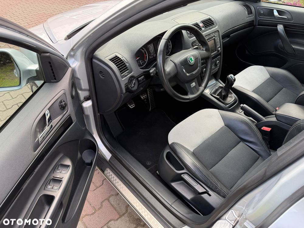 Skoda Octavia 2.0 TSI RS - 14