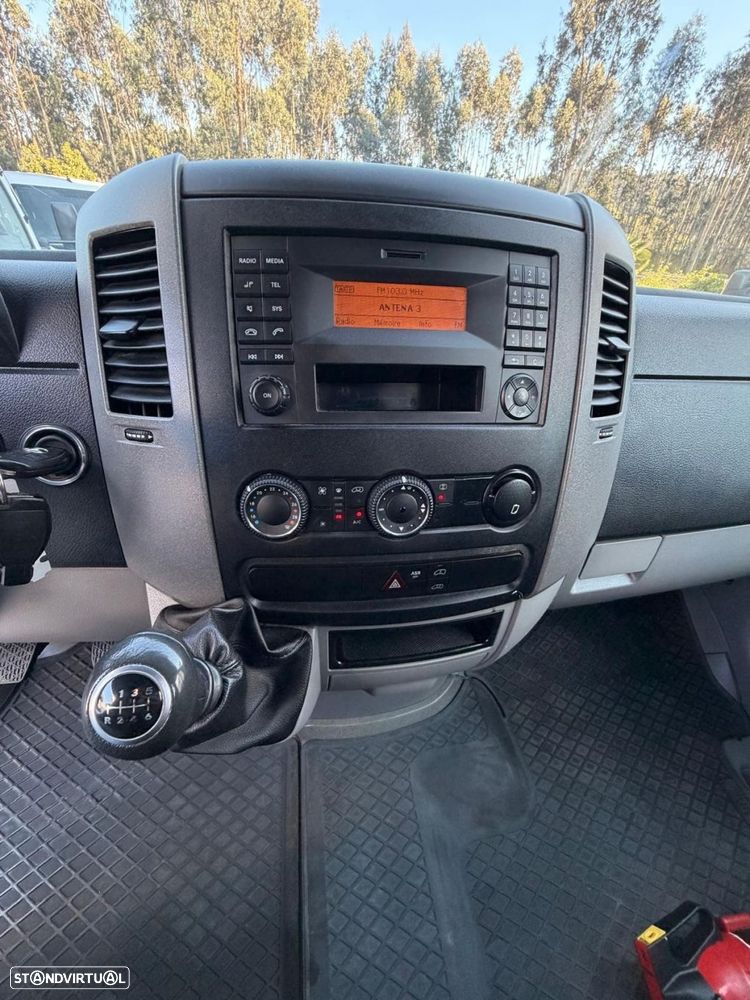 Mercedes-Benz Sprinter 313 c/ Plataforma - 18