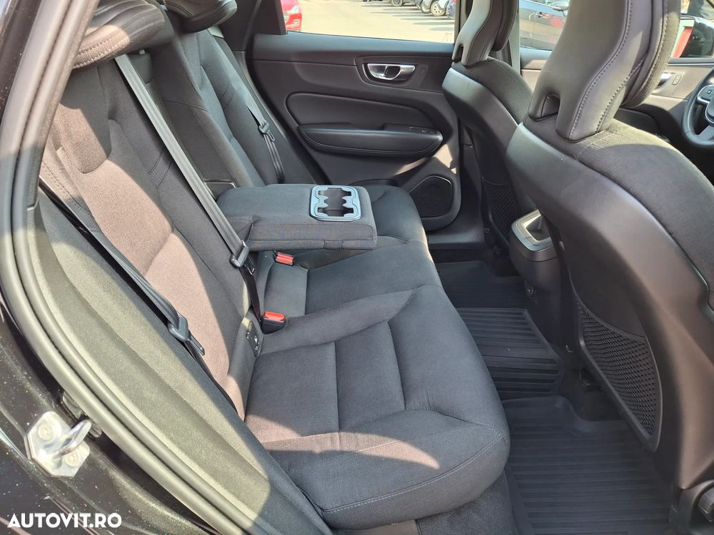 Volvo XC 60 B4 MHEV Momentum - 32