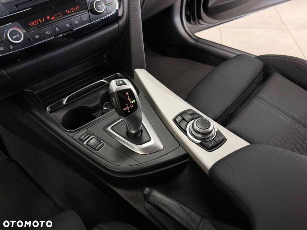 BMW Seria 3 320d Edition M Sport Shadow - 23