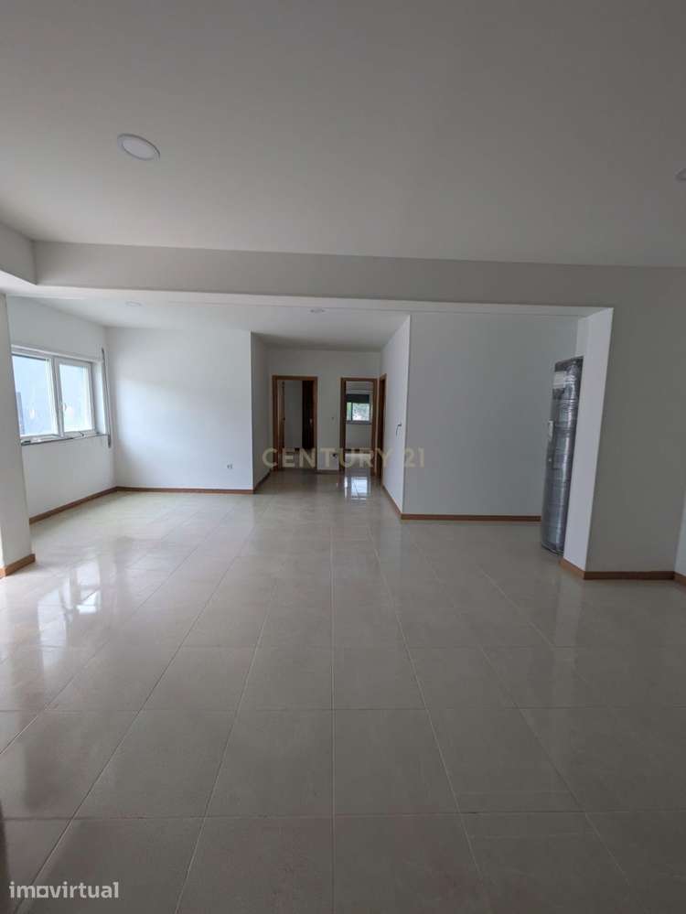 Fantástico Apartamento T2 Totalmente Remodelado no Troviscal, Oliveira - Grande imagem: 2/7