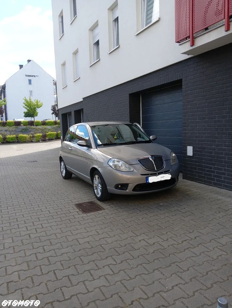 Lancia Ypsilon 1.4 8V Platino (4 os.) - 14